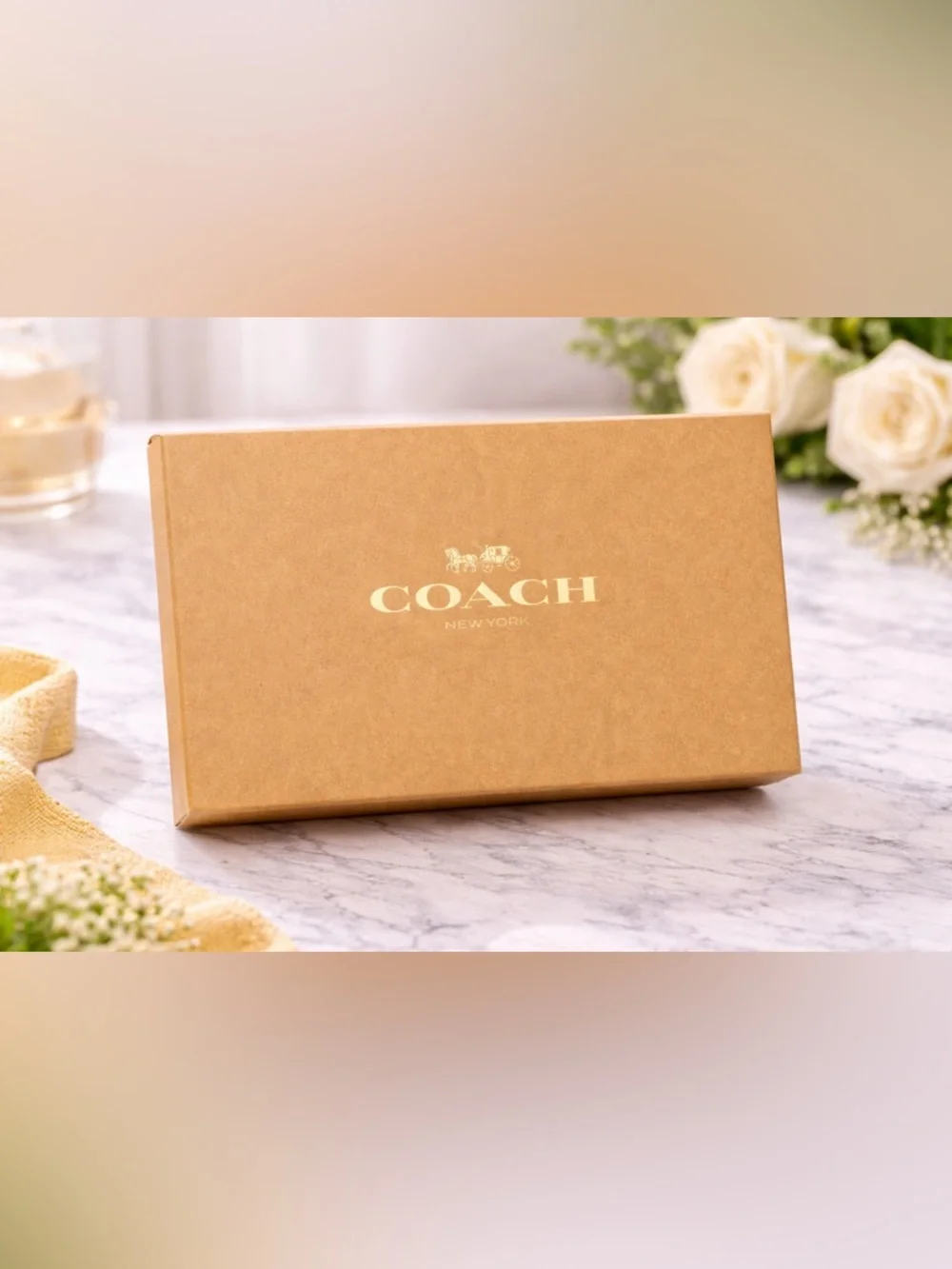 Coach Dark Green Leather Wristlet with Gold Hardware - Picture 4 of 4